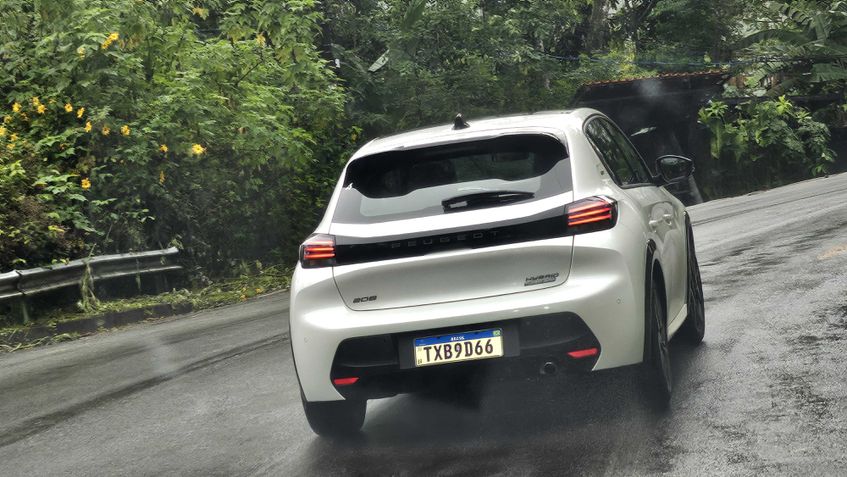 Peugeot 208 e Peugeot 2008 Hybrid - Rally urbano