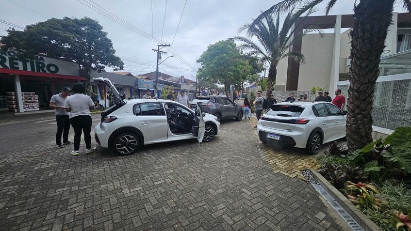 Peugeot 208 e Peugeot 2008 Hybrid - Rally urbano