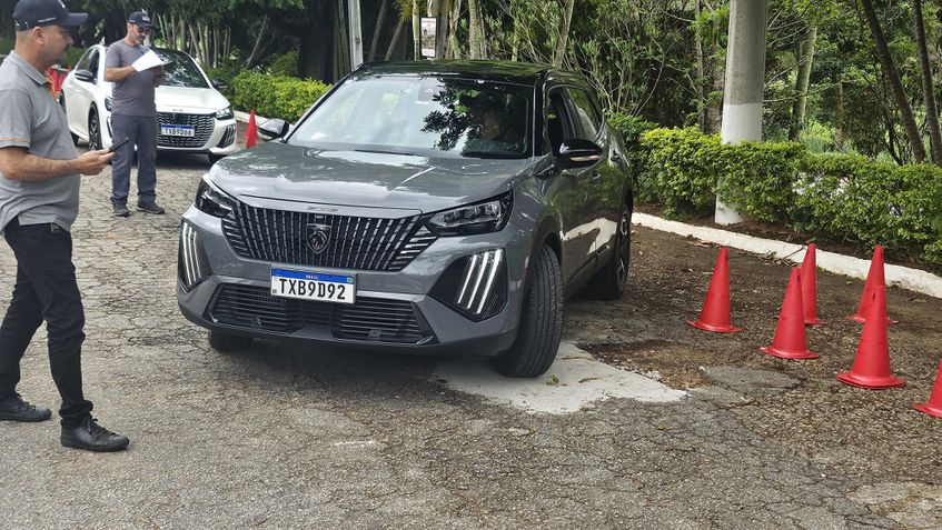 Peugeot 208 e Peugeot 2008 Hybrid - Rally urbano