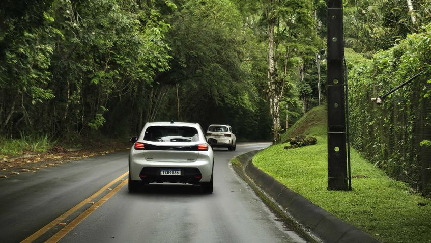 Peugeot 208 e Peugeot 2008 Hybrid - Rally urbano