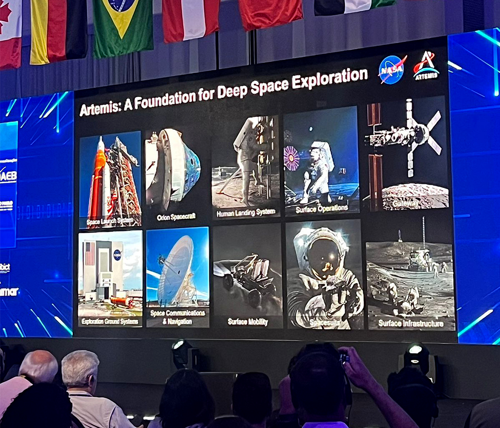 Foto do telão durante o evento da Association of Space Explorers (ASE).