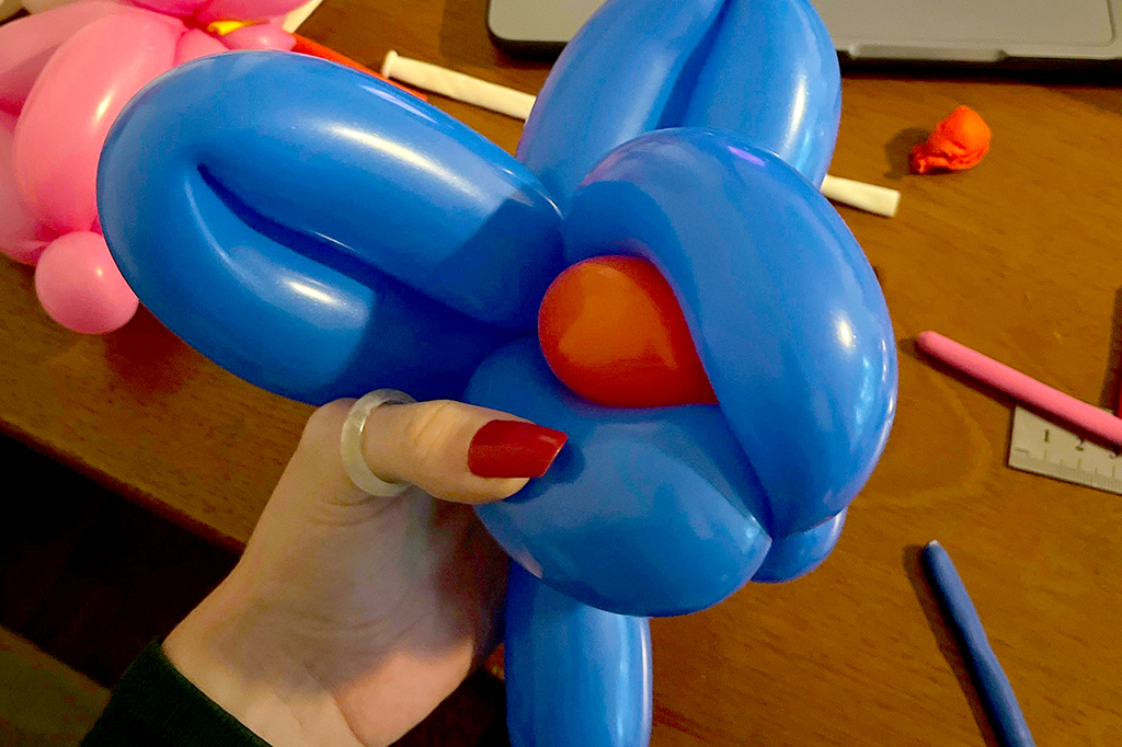 Fotografia do teste da cabeça do coelho de balão.