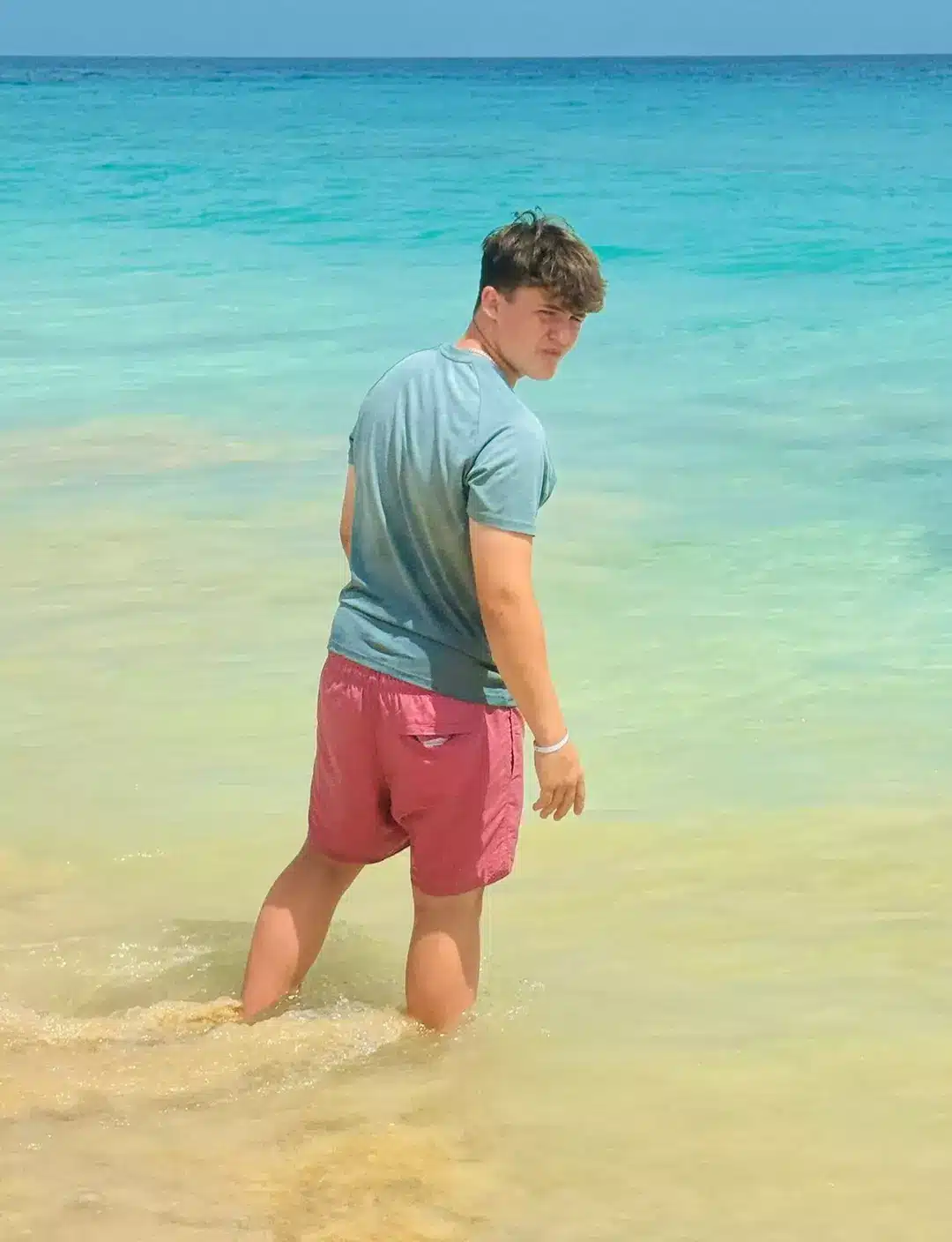 Max Hall sofreu com dores de cabeça por mais de um ano (SWNS)