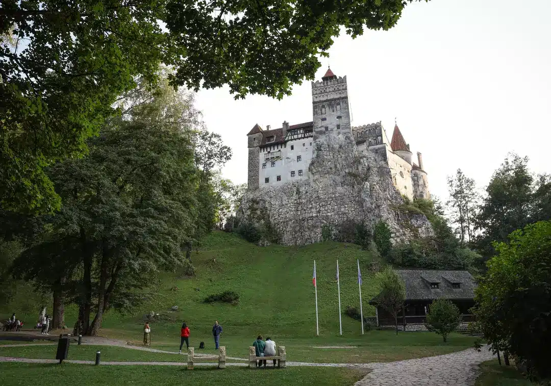 O Castelo de Bran, conhecido como “Castelo do Drácula”