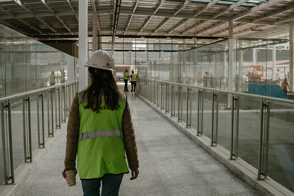 Fotografia do canteiro de obras da estação Santa Marina da Linha 6 - Laranja do metrô de São Paulo.