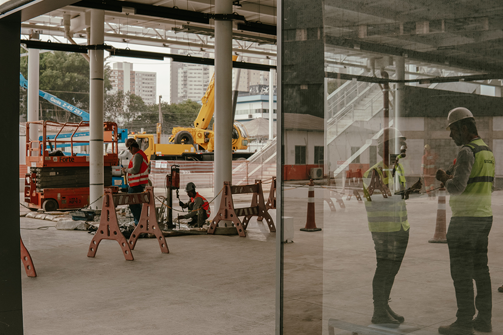 Fotografia do canteiro de obras da estação Santa Marina da Linha 6 - Laranja do metrô de São Paulo.