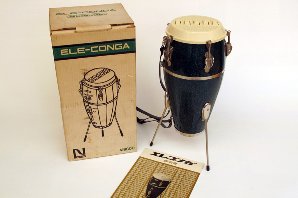 Fotografia do Nintendo Ele-Conga e Autoplayer (エレコンガ, アートプレーヤー, 1972).