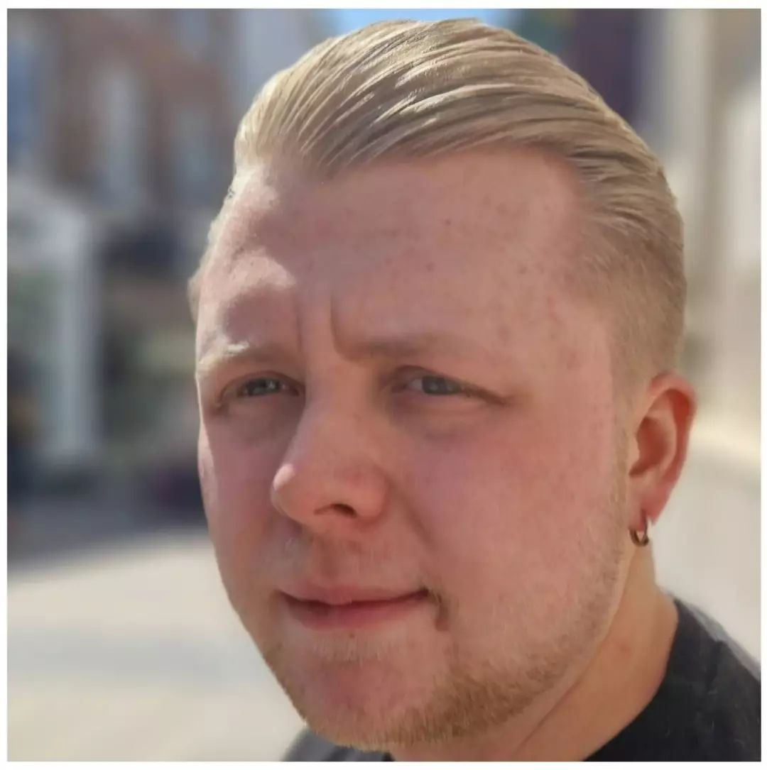 Andre Yarham foi diagnosticado com demência frontotemporal (andreyarham.muchloved.com)