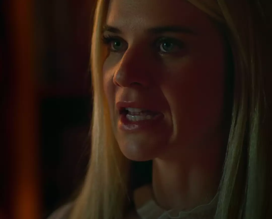 Mary Katherine descobriu quem havia levado sua irmã lendo o livro (Netflix)