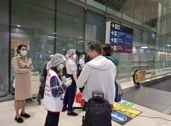 O Aeroporto Suvarnabhumi intensificou as verificações de saúde semelhantes às medidas contra a COVID-19 (Facebook/Aeroporto Suvarnabhumi)