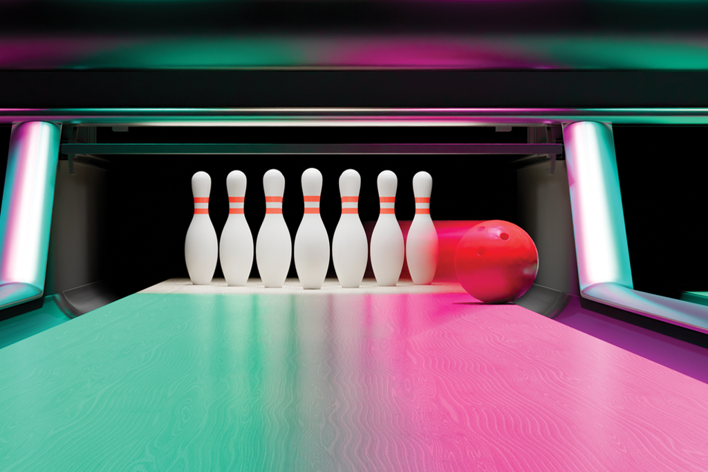 Imagem de uma pista de boliche. Vê-se sete pinos prestes a serem derrubados por uma bola.