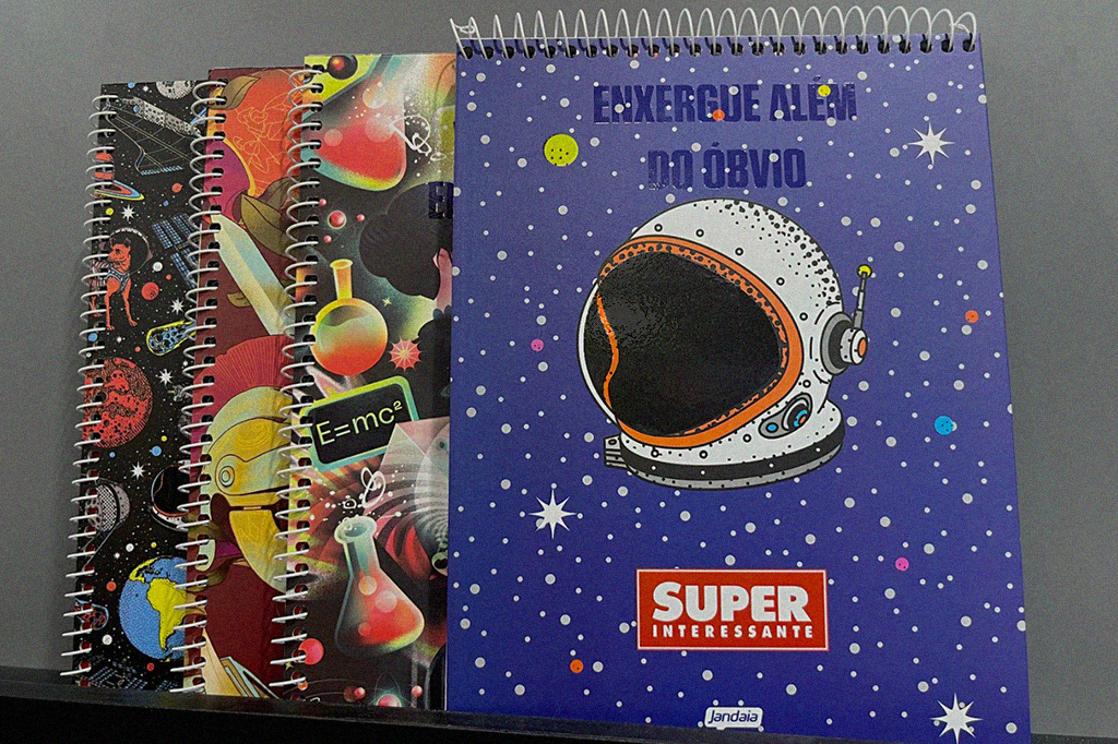Fotografia dos cadernos da superinteressante.