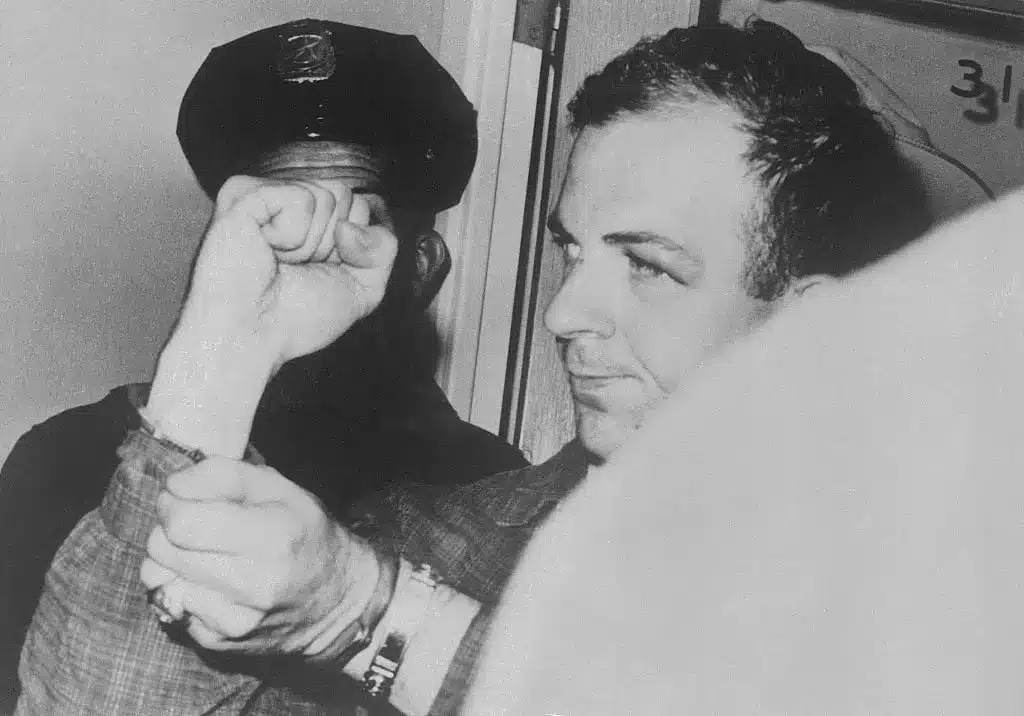 O suspeito Lee Harvey Oswald foi morto a tiros apenas dois dias após o assassinato de JFK.