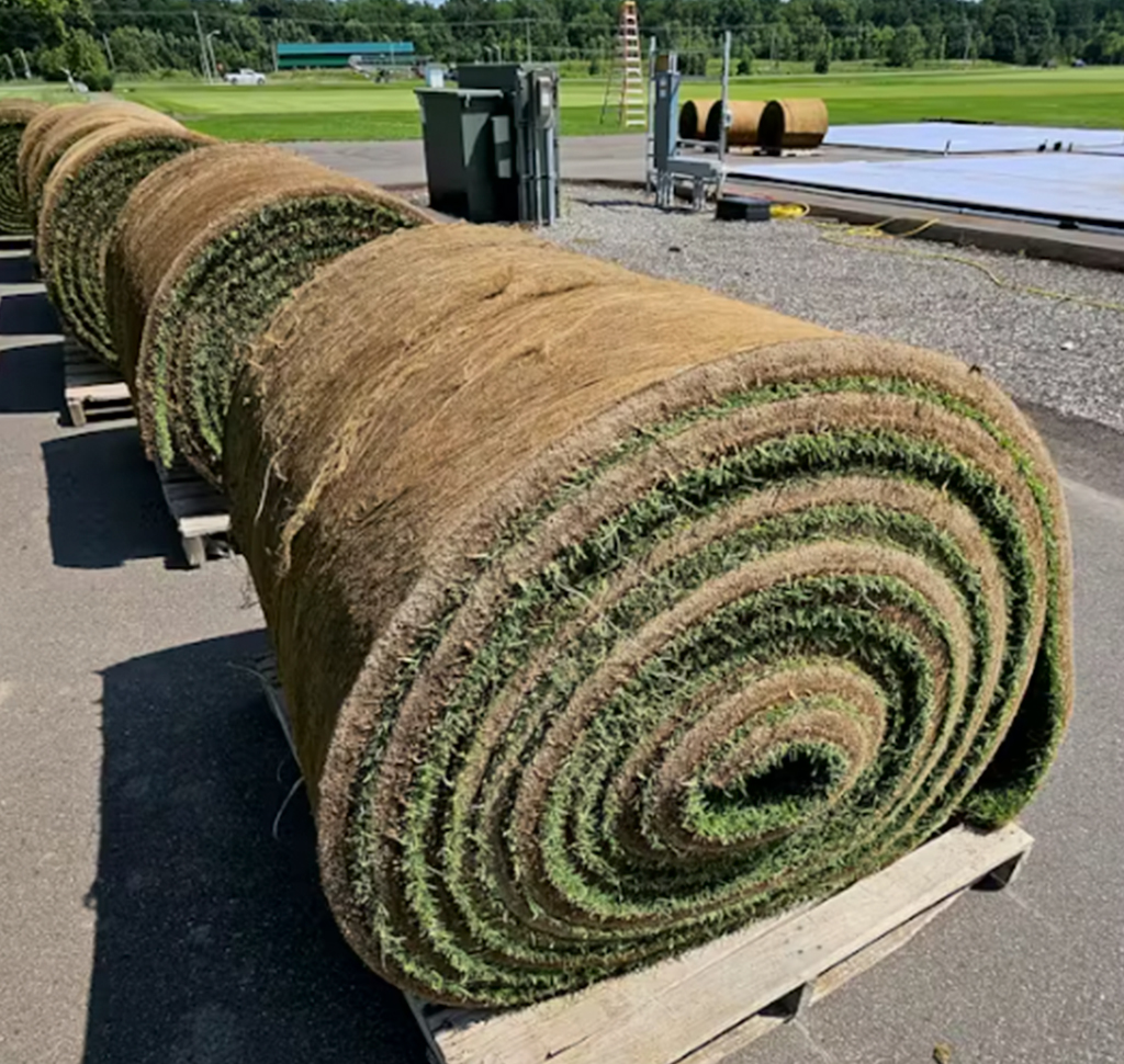 Fotografia da grama em rolos.