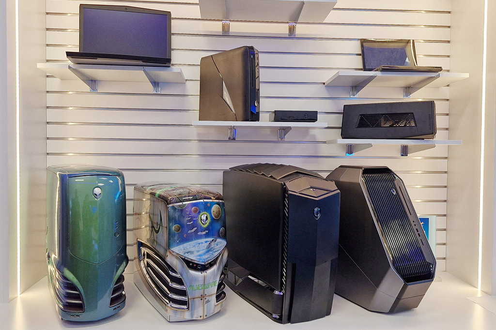 Fotografia de maquinas da Dell ao9 longo dos anos.