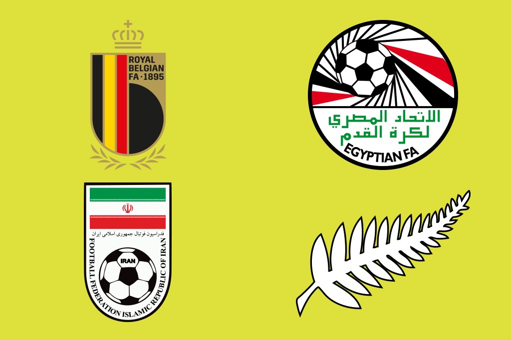 Quatro logotipos de federações de futebol em um fundo amarelo: Bélgica (escudo preto, amarelo, vermelho com coroa), Egito (círculo com bola e bandeira), Irã (escudo com bandeira e bola) e Nova Zelândia (folha de samambaia prateada).