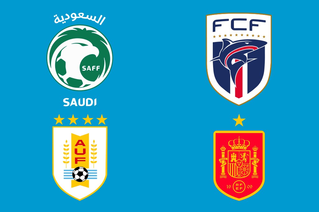 Quatro escudos de federações de futebol: Arábia Saudita (águia verde), Ilhas Faroé (tubarão azul), Uruguai (AUF com bola) e Espanha (brasão real).