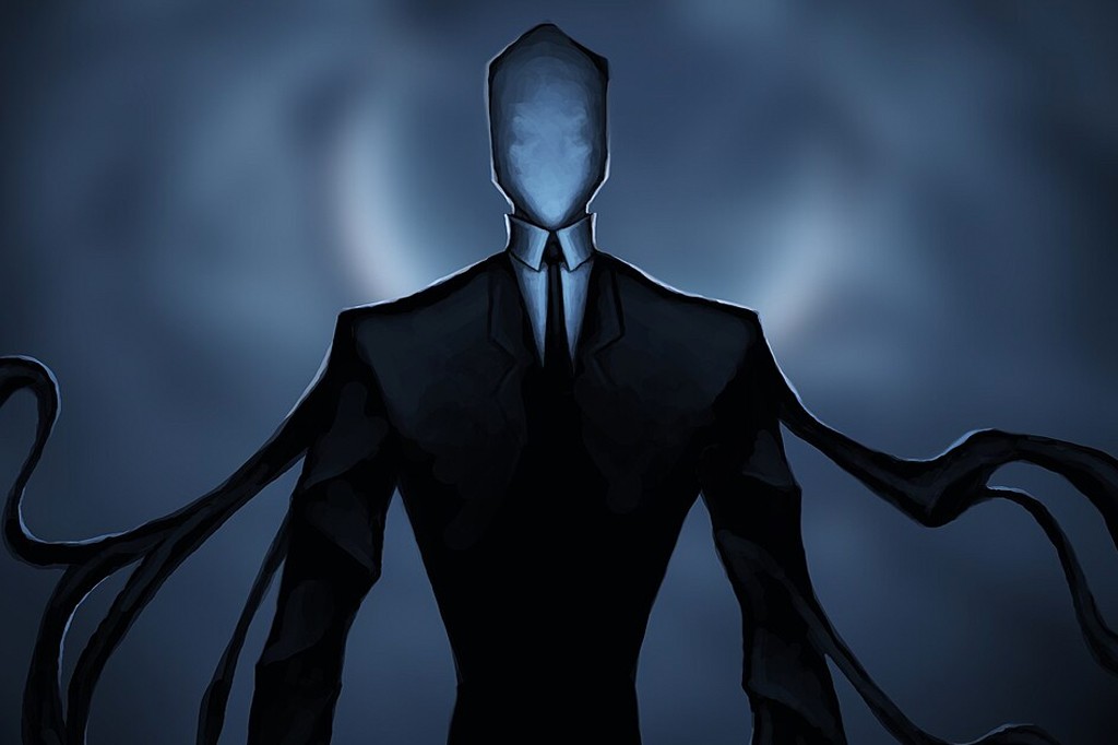 Ilustração de Slender Man, figura alta e esguia em terno preto com gravata, sem rosto, braços longos e tentáculos escuros saindo das costas, em fundo azul escuro com luz difusa.