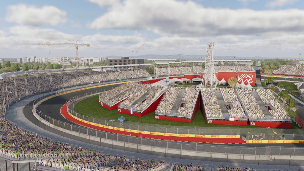 Vista aérea de um autódromo lotado, com arquibancadas cheias de espectadores. Uma pista de corrida escura com zebras vermelhas e brancas, cercada por barreiras de pneus e grama. Ao fundo, prédios urbanos e guindastes sob um céu parcialmente nublado. Tendas brancas e uma roda-gigante branca se destacam na área interna da pista, com a marca