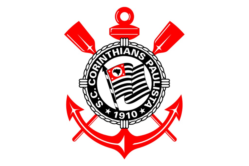 Escudo do Corinthians, com um círculo preto contendo S.C. CORINTHIANS PAULISTA e o ano 1910. Dentro, uma bandeira do estado de São Paulo com o mapa do Brasil. Duas âncoras vermelhas cruzadas e dois remos vermelhos completam o emblema.