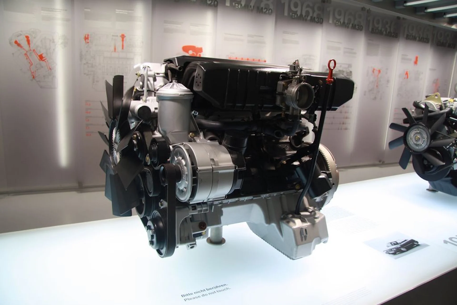 Editar informações da imagem Motor antigo BMW